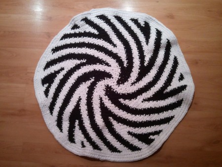 Háčkovaný koberec